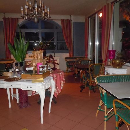 Hotel La Croix Blanche Montrichard Esterno foto