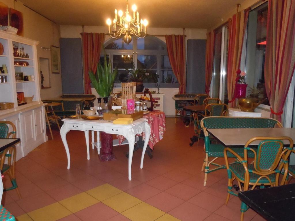 Hotel La Croix Blanche Montrichard Esterno foto