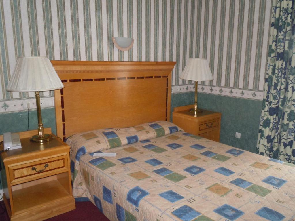 Hotel La Croix Blanche Montrichard Esterno foto